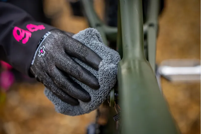 Muc-Off Premium Microfibre Polishing Cloth-3